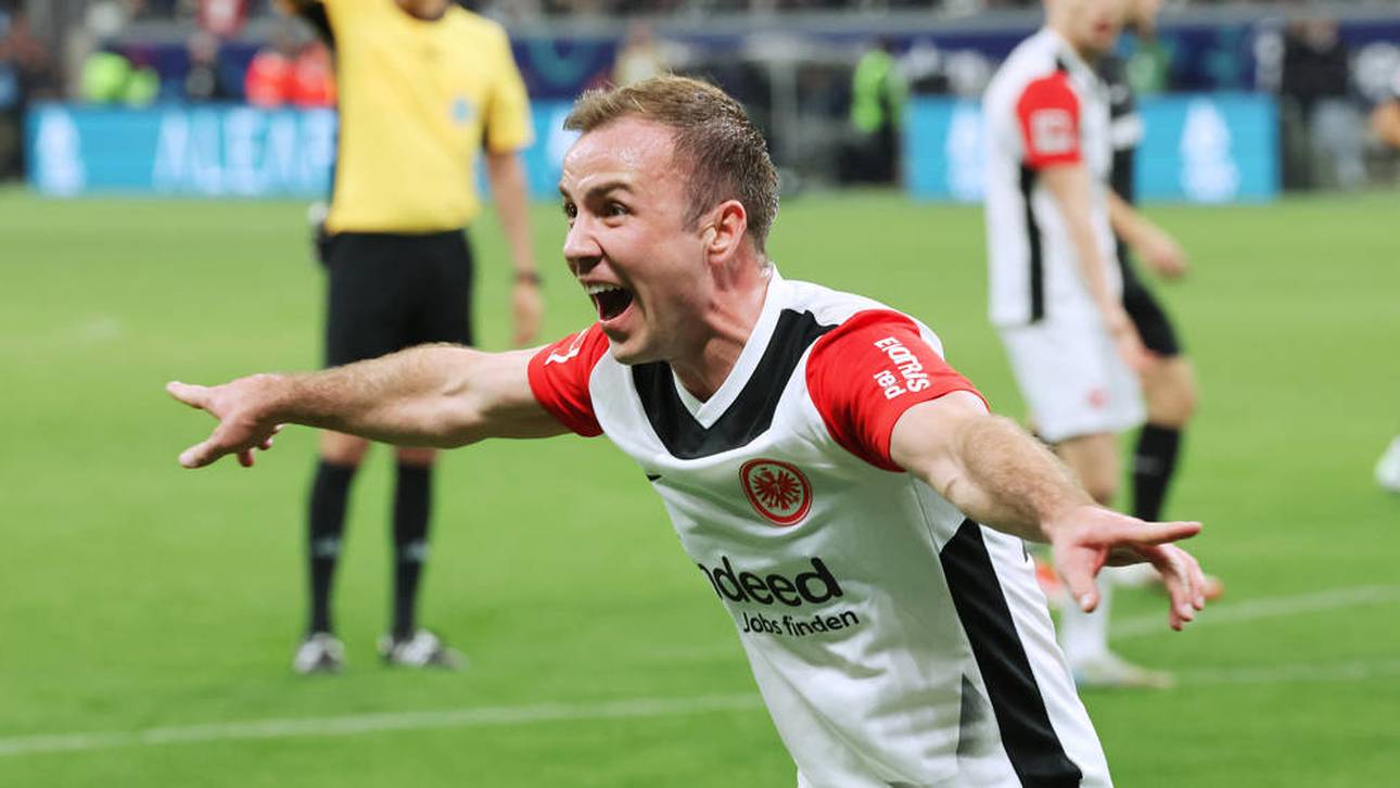 Mario Götze jubelt beim Sieg gegen VfB Stuttgart