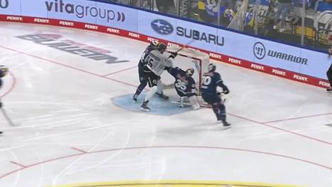 Die DEL-Highlights der Partie EHC Red Bull München - Kölner Haie im Video.