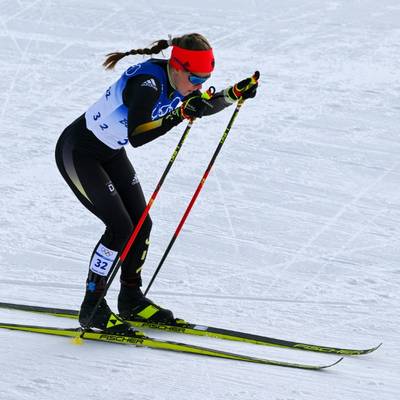 Olympiasiegerin Katharina Hennig hat ihren Traumstart in den WM-Winter fortgesetzt und den ersten Weltcup-Sieg ihrer Karriere nur knapp verpasst.