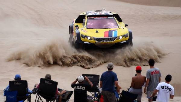 7. Januar - Harry Hunt und Co-Pilot Wouter Rosegarr wühlen sich durch den Sand in Peru bei der Rallye Dakar