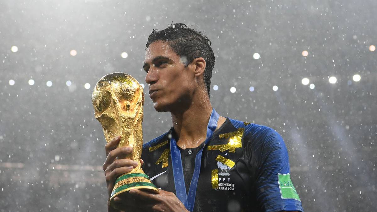 ABWEHR - RAPHAEL VARANE: Der Abwehrchef des Weltmeisters bestach wie der komplette Defensiv-Verbund der Franzosen mit Souveränität in Zweikampf, Kopfballduellen und Spielaufbau. Im Gruppenspiel gegen Uruguay gelang dem 25-Jährigen sogar ein Treffer