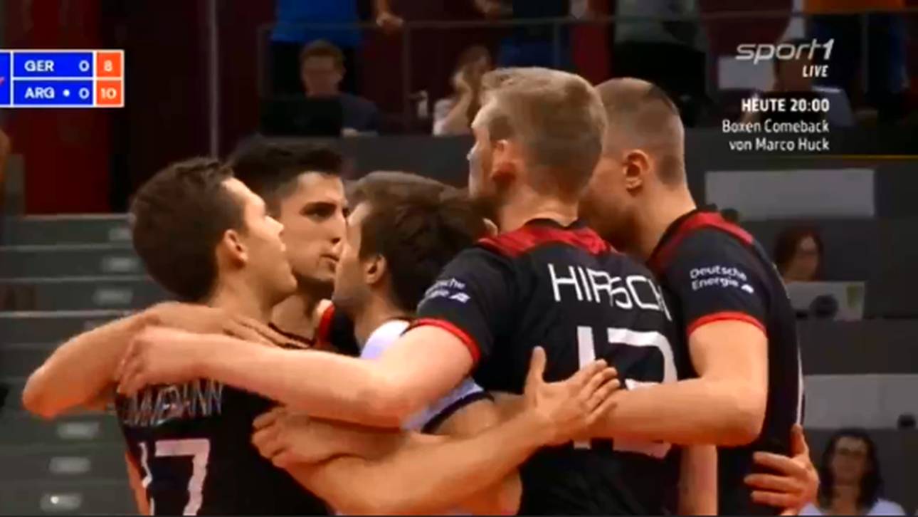 Volleyballer feiern Heimsieg