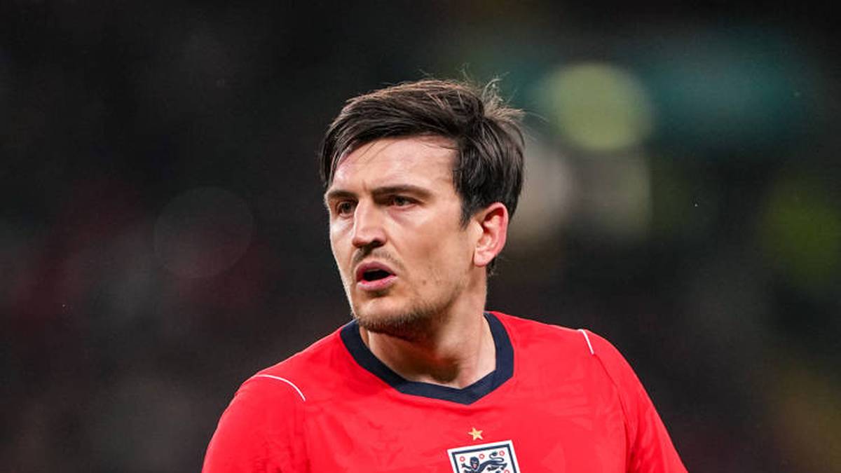 Harry Maguire lief bereits 66-mal für die A-Nationalmannschaft Englands auf. Doch Thomas Tuchel will ihn bei der WM nicht dabei haben. Selbst sagt Maguire dazu: „Diese Entscheidung hat mich schockiert und zutiefst enttäuscht. Ich wünsche den Spielern alles Gute.“