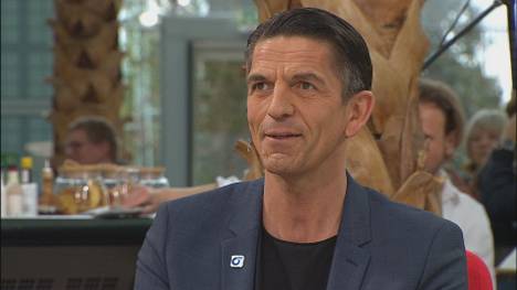 In diesem Jahr findet das Jahr des Schiedsrichters statt. Im Zuge dessen wurden die Spieler Nils Petersen und Anton Stach als Schiris eingesetzt. 