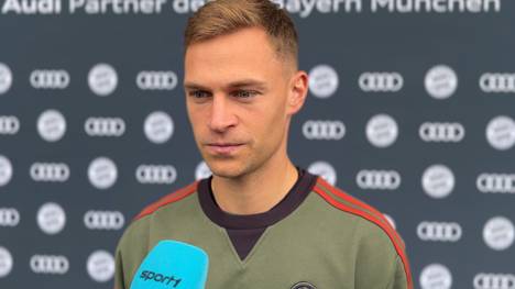 Bei der Schlüsselübergabe der Dienstwagen von Audi spricht der Führungsspieler des FC Bayern München, Joshua Kimmich, über seinen Kollegen in der Nationalmannschaft, Nico Schlotterbeck.