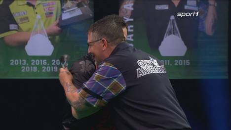 Nach seiner Niederlage gegen Rob Cross, zeigt sich Jonny Clayton gegen den "Flyings Scotsman" wieder in Bestform. Am Ende steht ein 7:4.