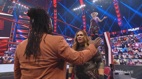 Alexa Bliss wird zur Hypnotiseurin, Nikki Cross ist nun eine maskierte Superheldin: Die früheren Tag-Team-Champions lösen gegen Nia Jax und Shayna Baszler auf skurrile Weise ihre Tickets für Money in the Bank.