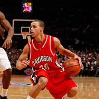 Steph Curry ist einer der größten NBA-Stars. Die Basketball-Welt lernte ihn 2008 als schmächtigen Jungen kennen, der March Madness explodieren ließ.