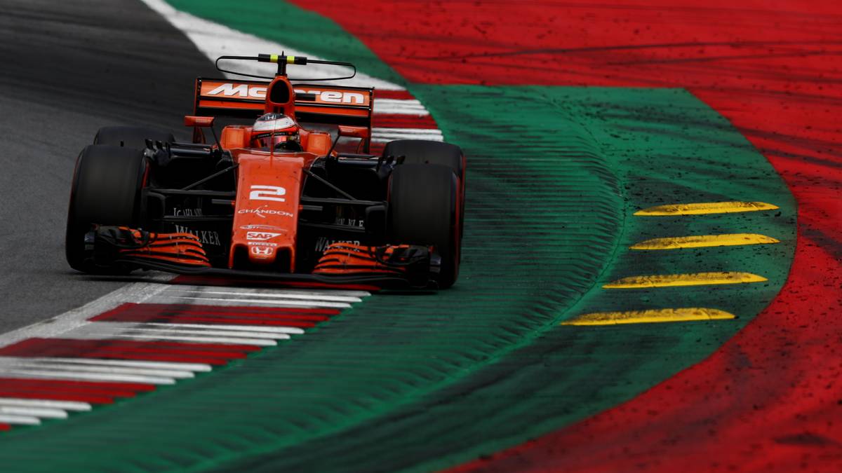 STOFFEL VANDOORNE: Das Ignorieren blauer Flaggen gehört zu Recht bestraft. Seine Blockade gegen Bottas, als er vom Führenden überrundet wird, ist überflüssig