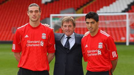 Andy Carroll (l.) und Luis Suárez (r.) wurden im Winter 2011 gemeinsam beim FC Liverpool vorgestellt