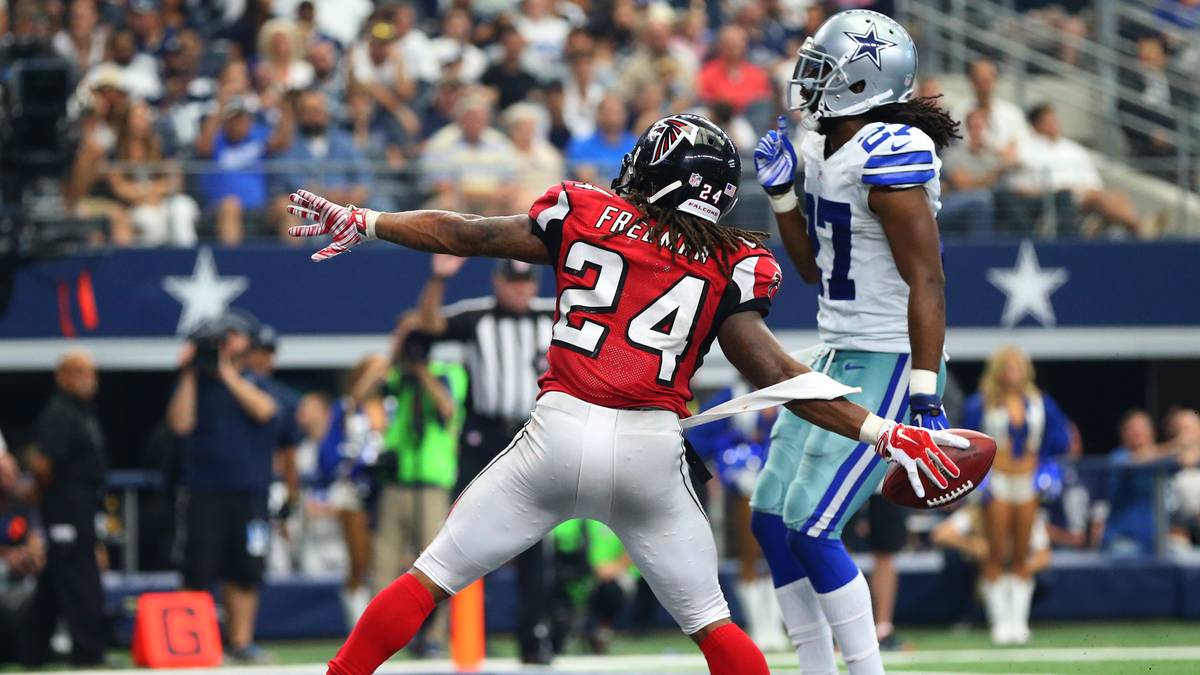 Devonta Freeman ist nicht zu stoppen und zerlegt die Cowboys nach Strich und Faden. Drei Touchdowns gehen auf das Konto des wieselflinken Kraftpakets. Am Ende setzen sich die Falcons mit 39:28 durch