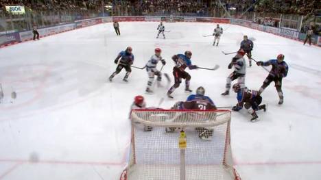 Die Schwenninger Wild Wings drehen einen 1:3-Rückstand in Ingolstadt in einen spektakulären Sieg. Für den kuriosesten Treffer sorgt dabei Alexander Karachun - per Kopf!