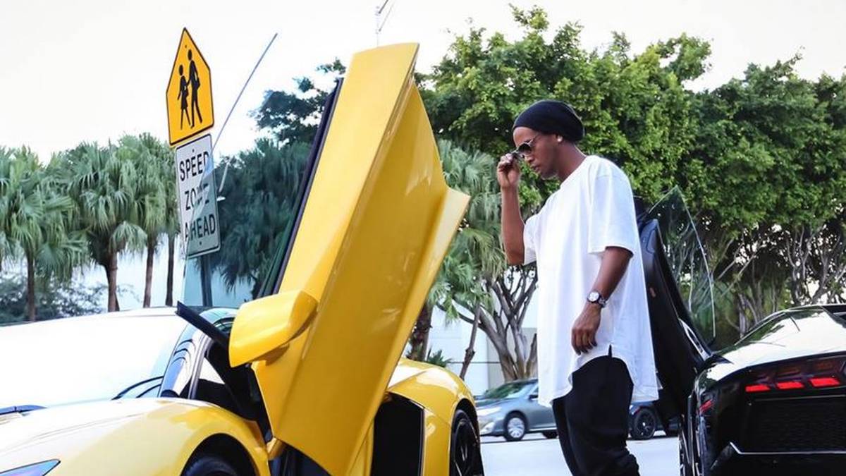 Damit wird er knapp von einem Landsmann ausgestochen. Mit Ronaldinho steht einer der begabtesten Kicker aller Zeiten auf Platz sechs