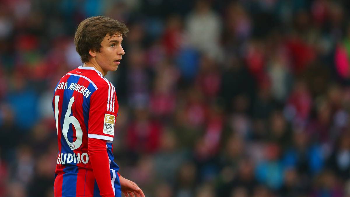 Gianluca GAUDINO trainierte ebenfalls schon bei den Bayern-Profis mit. In der Bundesliga und der Champions League feierte Gaudino 2014 mit 17 Jahren sein Debüt. Doch so richtig kommt die Karriere des Technikers nicht in Schwung. Nach einem halben Jahr Vereinslosigkeit versucht er jetzt bei den BSC Young Boys sein Glück
