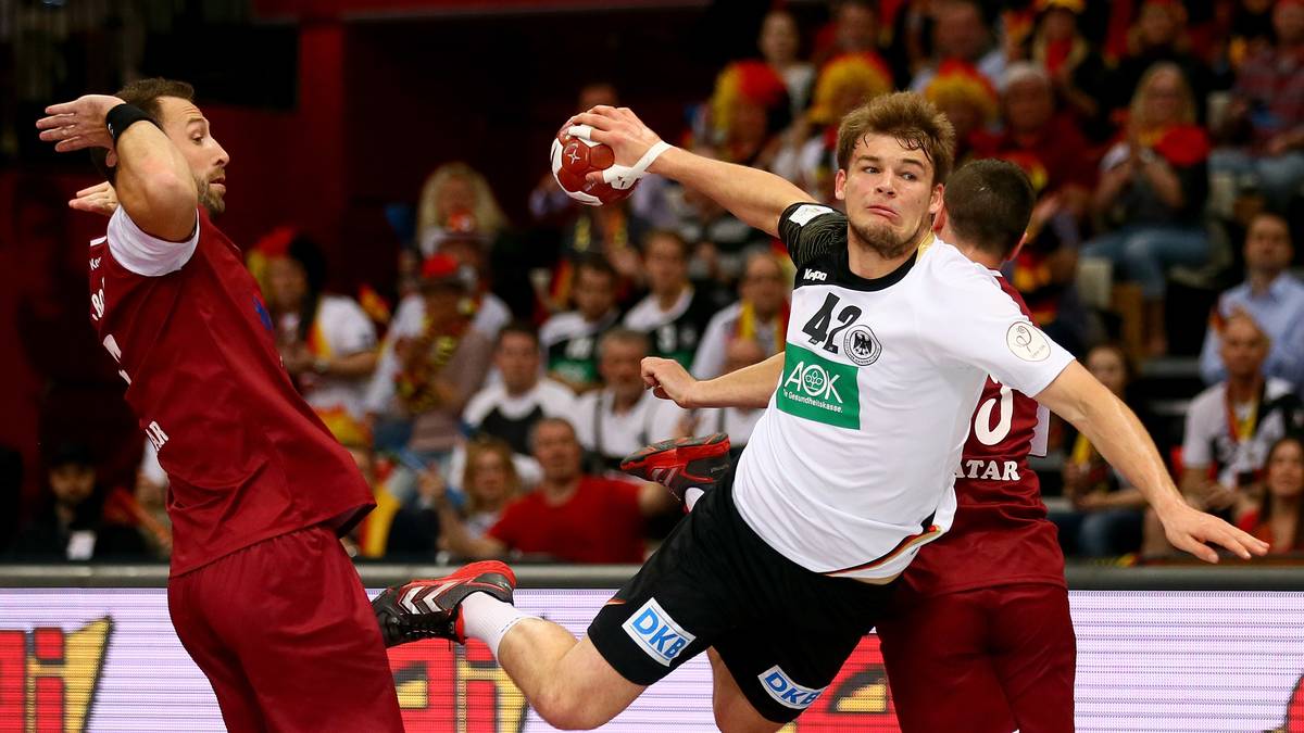 Der erst 19 Jahre alte Drux (M.) begeistert auch im WM-Viertelfinale. Hier findet er gegen Bertrand Roine und Eldar Memisevic die Lücke - einzig, am Ende hilft es nichts