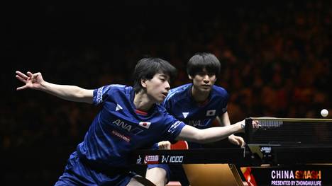 Hiroto Shinozuka (l.) im Japan-Trikot