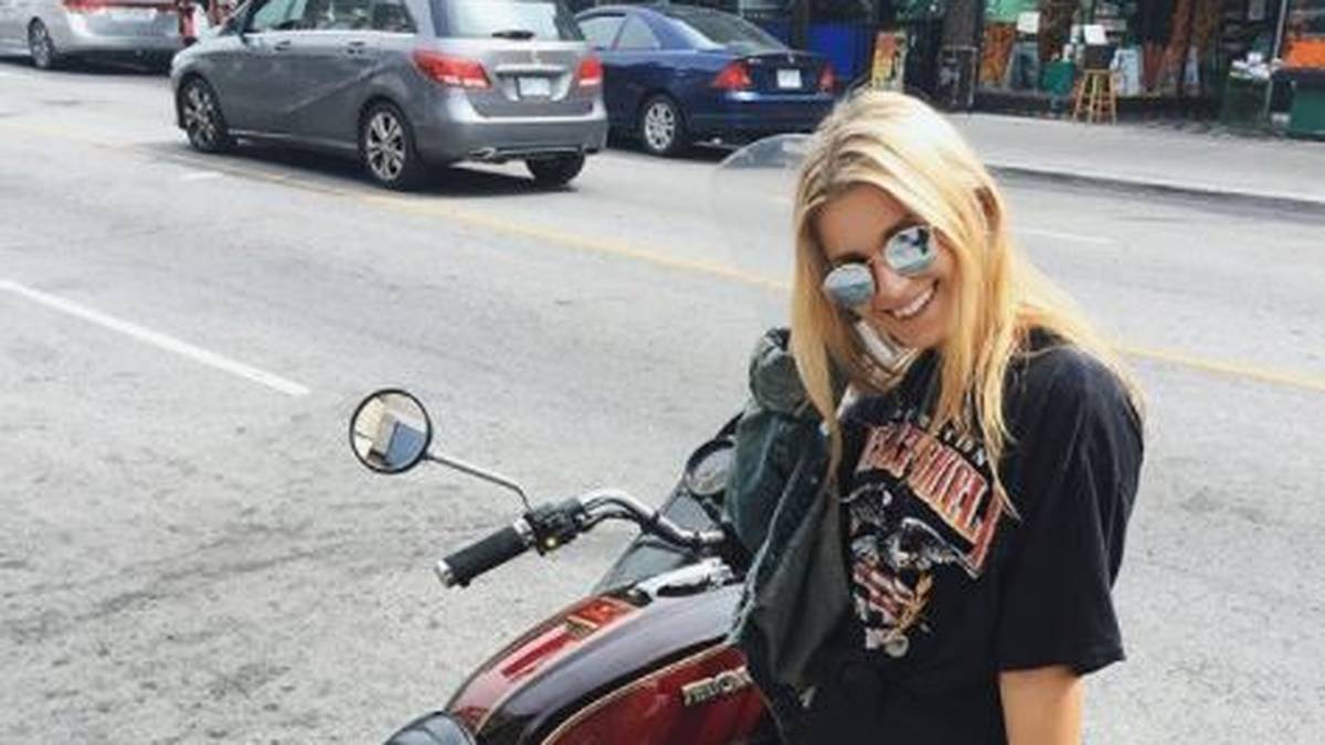 Die jüngste Schwester hat eine Schwäche für Motorräder