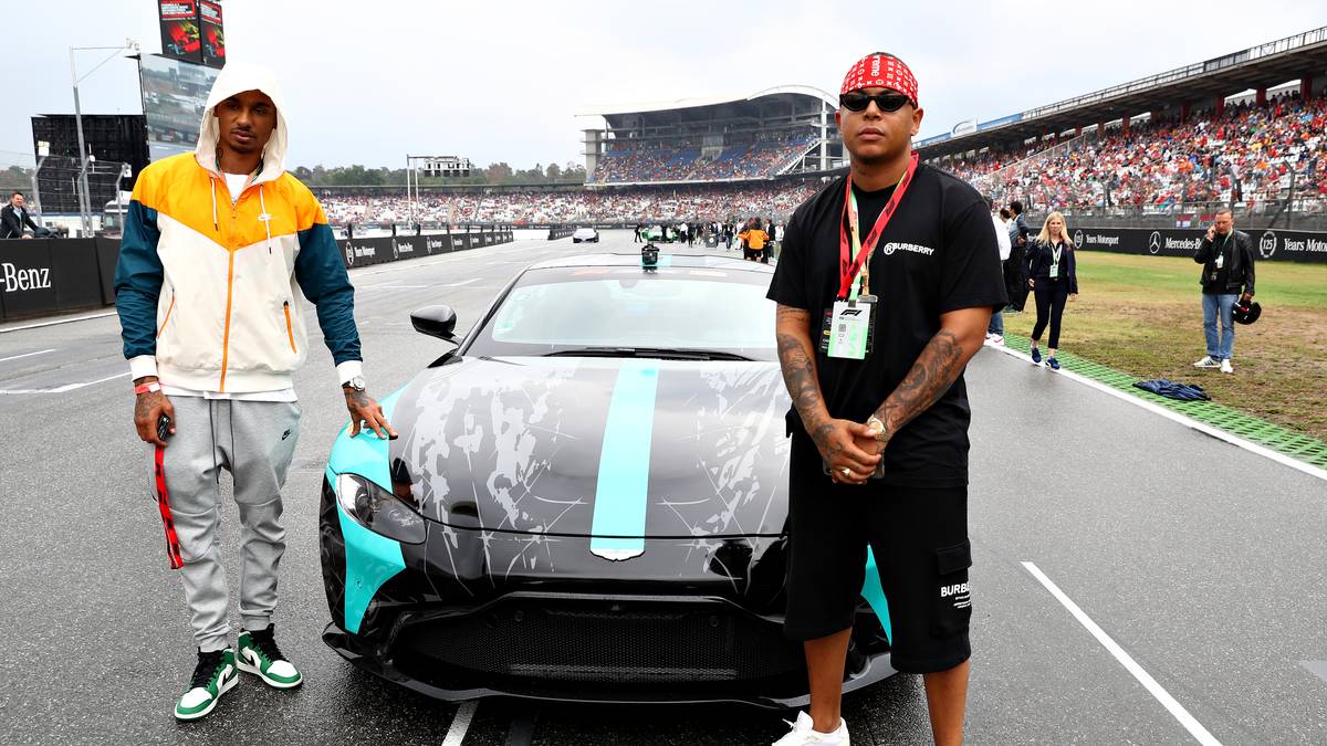 Aber da sich der Brite neben Mode auch mit Hip Hop beschäftigt, dürften ihm diese beiden Herren eher ein Lächeln auf die Lippen zaubern. Allerdings scheinen die beiden Rapper Fredo (l.) und Luciano auch eher Fans von Aston Martin zu sein