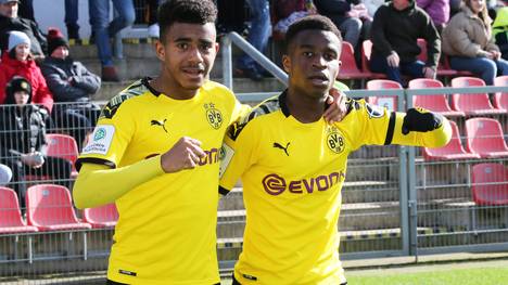 Ansgar Knauff hat gerade einen Profivertrag beim BVB unterschrieben. Der 18-Jährige folgt auf Youssoufa Moukoko.