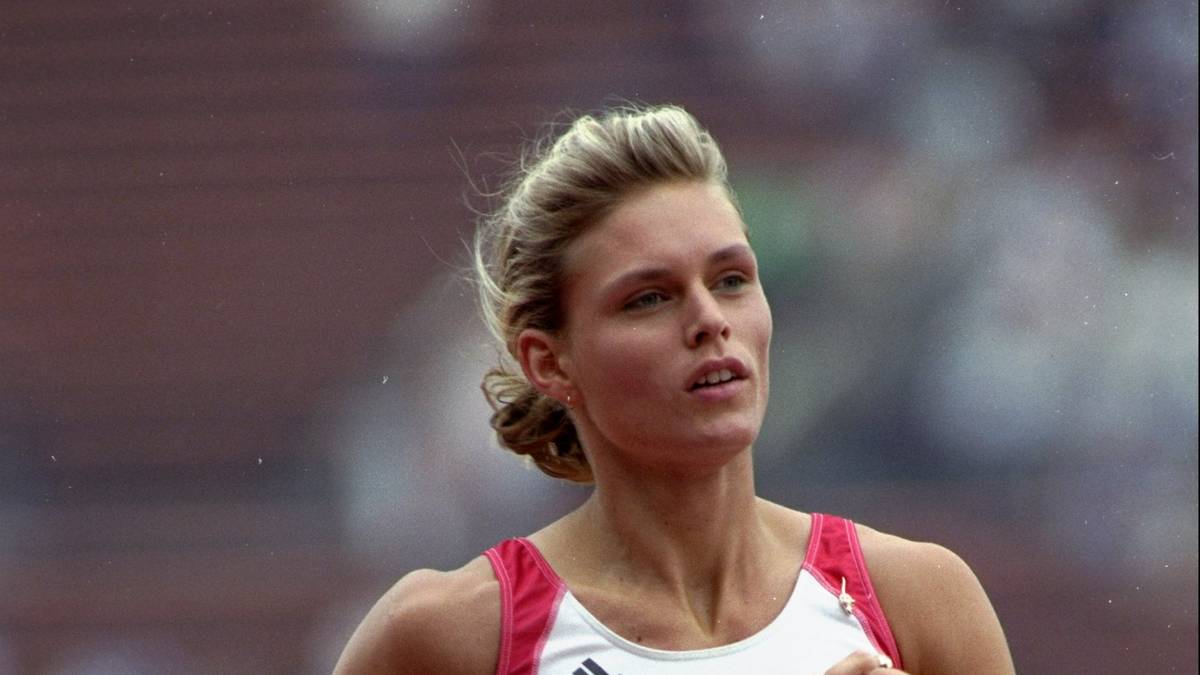 Auch in der Leichtathletik gibt es viele Dopingfälle: Kathrin Krabbe sprintet 1991 mit Gold über 100 und 200 Meter bei der Weltmeisterschaft in Tokio in die Herzen der deutschen Leichtathletik-Fans. 1992 wird bei ihr und Trainingspartnerin Grit Breuer Clenbuterol nachgewiesen