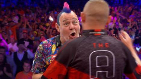 Nathan Aspinall hat seinen Vorsprung gegen Peter Wright im Halbfinale der World Series of Darts Finals gerade noch über die Zeit gebracht. Peter Wrights Aufholjagd kam zu spät.