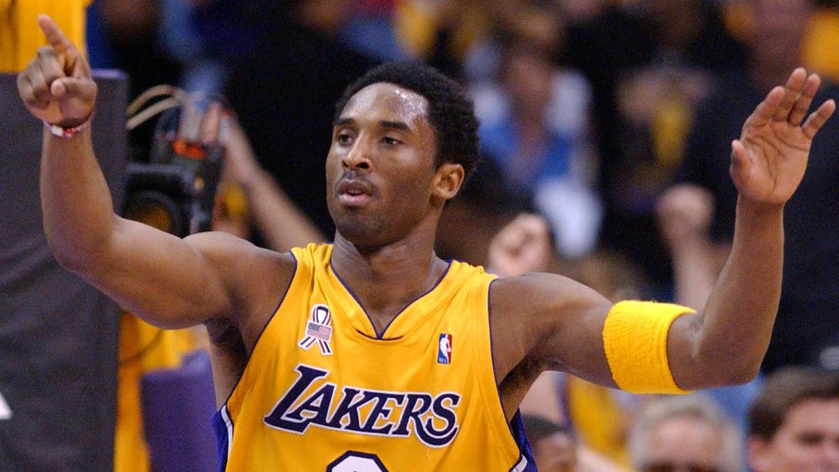 KOBE BRYANT: Die Lakers-Legende, die zusammen mit Shaq O'Neal die "Showtime" nach Los Angeles zurückbrachte. Sein Stern sank zwar in den 2010er Jahren schon etwas, dennoch wurde er aber 2010 noch mal Meister und Finals-MVP. Bis zu seinem Rücktritt 2016 nur einmal nicht beim All-Star-Game dabei