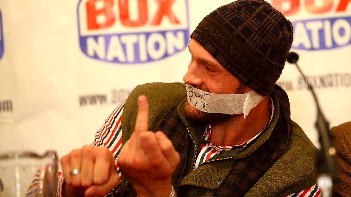 Dieses hatte ihn zu 15.000 Euro Strafe verdonnert, nachdem Fury auf einer vorherigen PK seinen Gegner und Journalisten mehrfach beleidigt hatte.