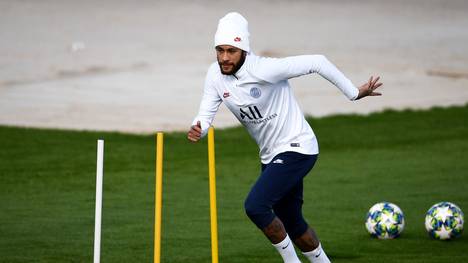 Neymar trainiert schon wieder leicht und einsam - bald soll die Rückkehr ins Mannschaftstraining folgen