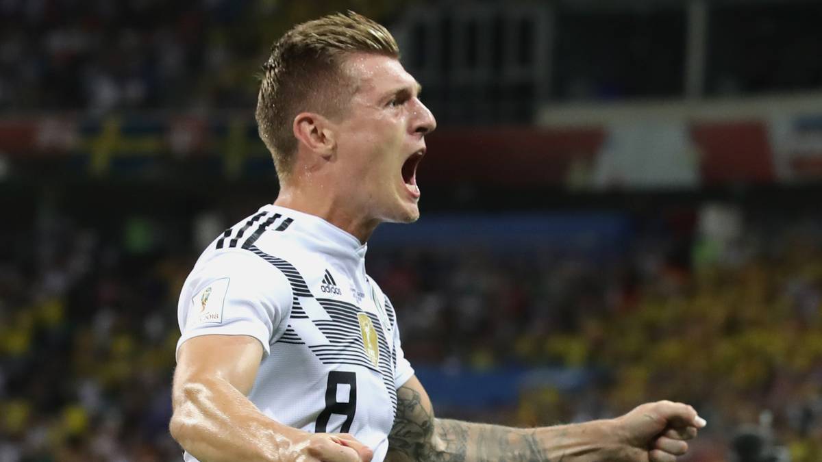 TONI KROOS vs. WOO-YOUNG JUNG: Kroos rettete die DFB-Auswahl mit seinem Traumtor zum 2:1 gegen die Schweden. Ohnehin war die zweite Halbzeit gegen die Skandinavier seine bislang beste bei dieser WM. Kroos war immer anspielbar, verteilte die Bälle und suchte den Weg zum Tor