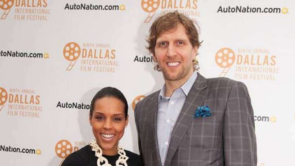 Einer der beliebtesten Sportler Deutschlands lebt in den USA. NBA-Star Dirk Nowitzki, hier mit Frau Jessica Olsson, freut sich über 2,6 Millionen Fans