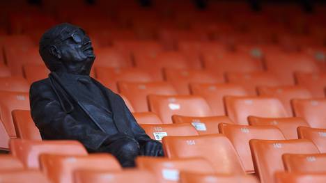 FC Valencia ehrt verstorbenen, blinden Fan mit Statue auf Tribünenplatz