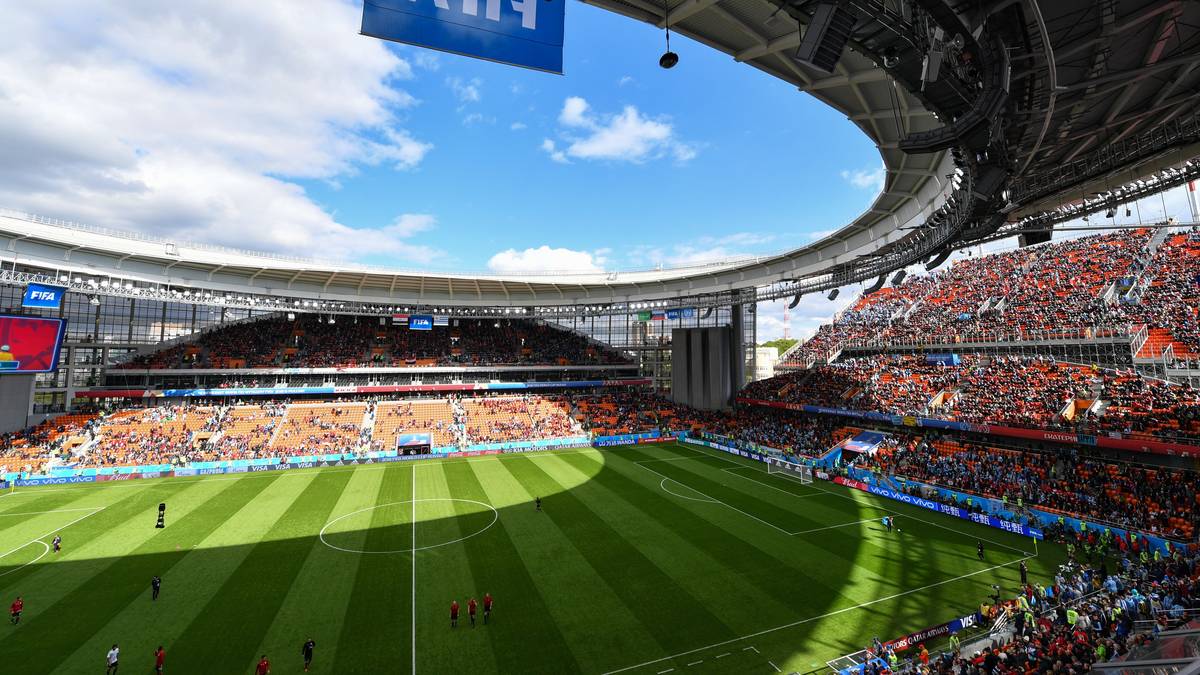 Während der WM sah die Arena dann mit besetzten Tribünen so aus wie hier beim Spiel zwischen Ägypten und Uruguay...