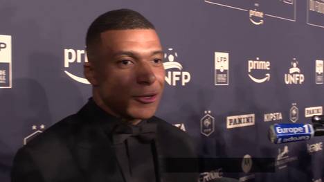 Kylian Mbappé wurde zum vierten Mal in Folge zum Fußballer des Jahres in der Ligue 1 gewählt. Der PSG-Star verrät, dass er ein weiteres Jahr in der französischen Hauptstadt bleiben werde.
