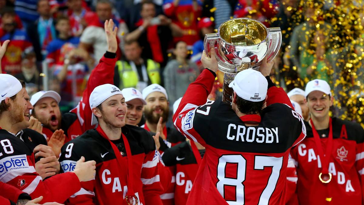 2015, KANADA: Mega-Star Sidney Crosby darf mit "Team Canada" im Jahr 2015 seinen ersten WM-Titel feiern, mit Finale wird Dauerrivale Russland mit 6:1 gedemütigt. Bester Spieler ist aber nicht Crosby, sondern Goalgetter Jason Spezza, der zum besten Stürmer des Turniers ernannt wird und auch als Topscorer der WM glänzt