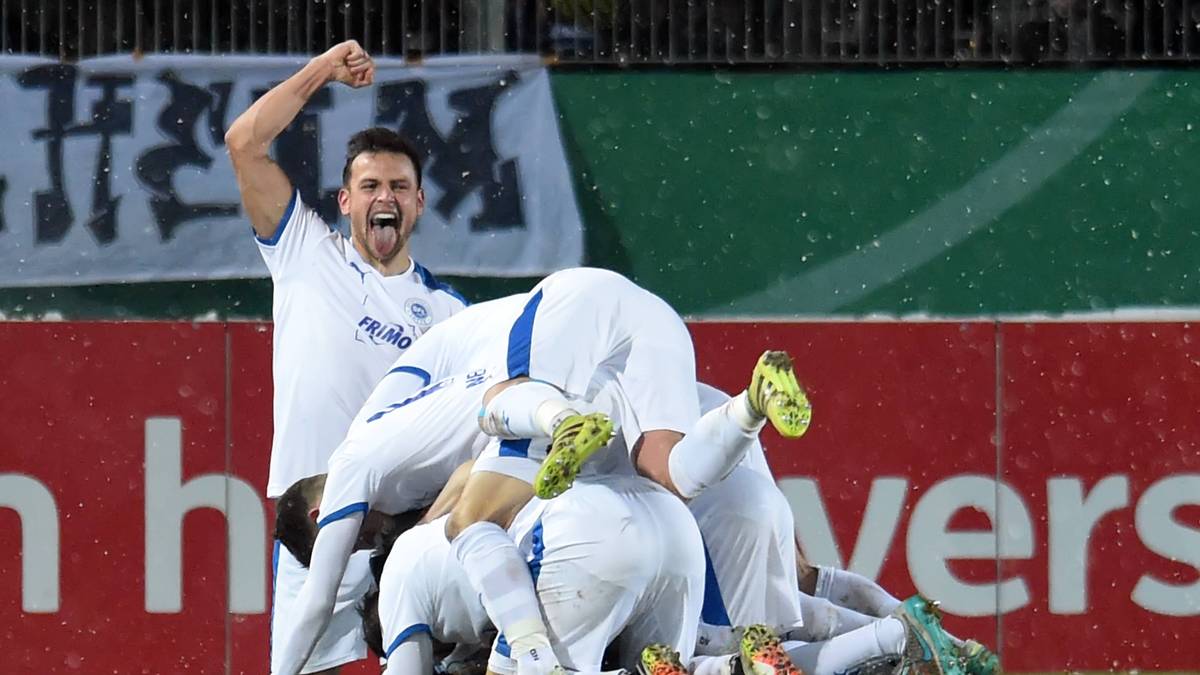 In der 58. Minute besiegelt Kevin Freiberger das Löwen-Schicksal und schießt Lotte zum vorerst größten Erfolg der Vereinsgeschichte. Das Pokalmärchen könnte nun im Viertelfinale seine Fortsetzung finden