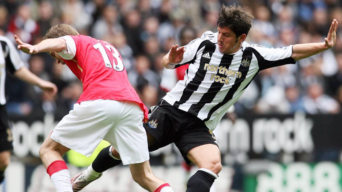 2007 werfen mehrere farbige Gegenspieler dem damals für Newcastle United spielendem EMRE BELÖZOGLU (Fußball) vor, sie auf dem Platz rassistisch beleidigt zu haben
