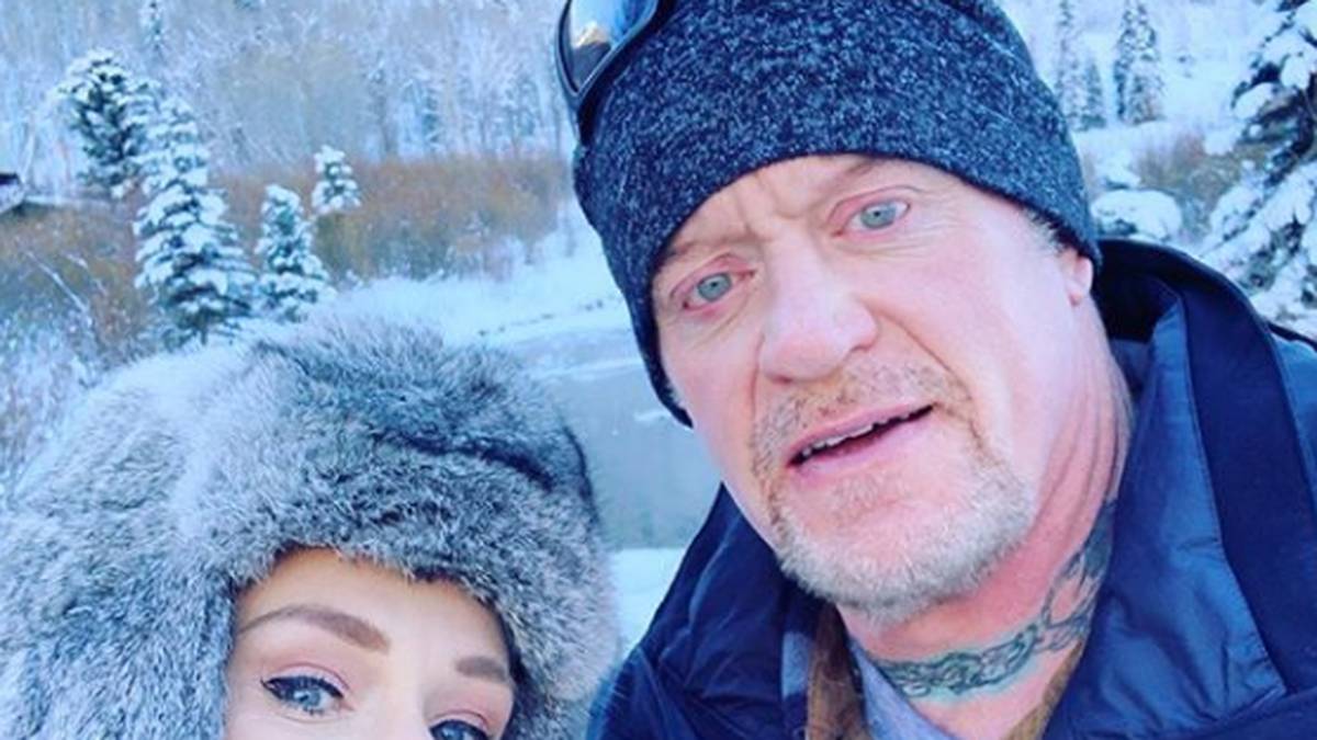 Der Undertaker ist seit 2010 in dritter Ehe mit McCool verheiratet, hat vier Kinder. Seine privaten Leidenschaften neben Wrestling, Waffen und Immobiliengeschäften: Motorräder, Boxen, Mixed Martial Arts und Tierschutz