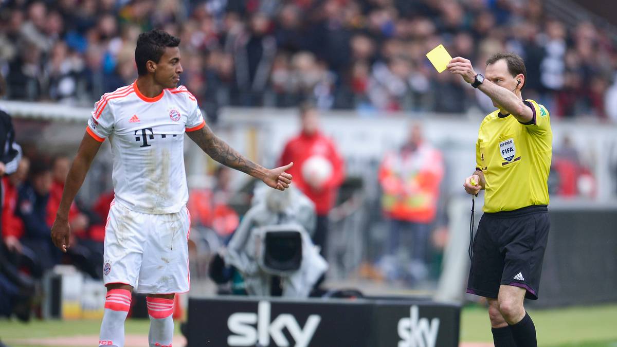 Legendär ist Gustavos kurze Zündschnur: In 100 Spielen für die Bayern holt sich der Heißsporn 20 Verwarnungen ab. Beim VfL Wolfsburg, seiner letzten Station in der Bundesliga, sind es sogar 41 Gelbe und vier Gelb-Rote Karten in 142 Spielen. Aktuell läuft Gustavo für Olympique Marseille auf