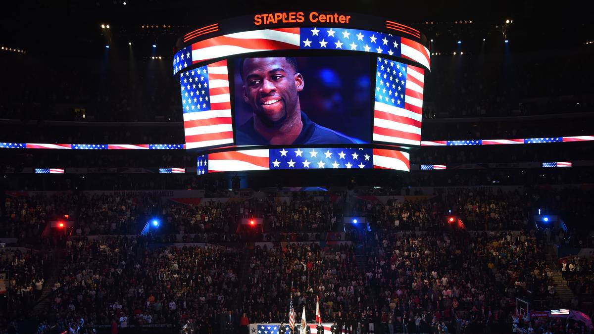 Auch Draymond Green brach in Gelächter aus, als die Kamera während der Hymne sich auf ihn richtete. SPORT1 zeigt die weiteren Bilder der Promis, Sport- und Showeinlagen beim All-Star Game