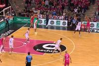 Die Partie Telekom Baskets Bonn gegen den MBC ist lange spannend. Im Schlussviertel dreht Darius McGhee aber richtig auf - und setzt mit einem irren Dreier aus großer Distanz einen fulminanten Schlusspunkt.