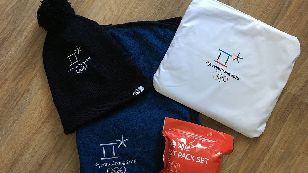 Bei der Eröffnungsfeier wurden Mützen, Decken, Sitzkissen und Wärmepads verteilt