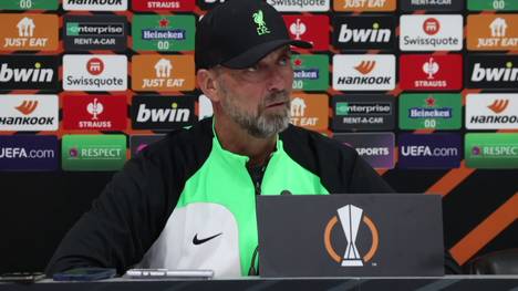 Vor dem EL-Spiel gegen Saint Gilloise hat sich Jürgen Klopp erneut zum Fehler des VAR in der Partie gegen Tottenham geäußert. Der Liverpool-Trainer fordert jetzt sogar ein Wiederholungsspiel.