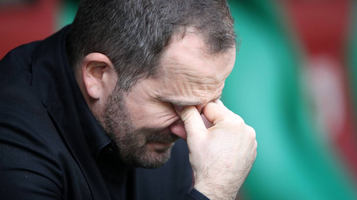 FC AUGSBURG - 36: Im April war für Manuel Baum Schluss beim FCA, auch Co-Trainer Jens Lehmann musste gehen. Martin Schmidt, ehemals Mainz und Wolfsburg, übernahm und scheint den Klassenerhalt zu schaffen