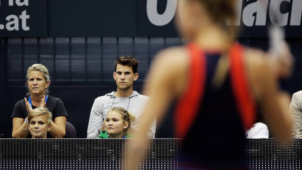 Ende 2017 machten KRISTINA MLADENOVIC und DOMINIC THIEM ihre Beziehung öffentlich, die es aber bereits seit Anfang des Jahres gab. "Lasst uns nicht mit unseren Fans spielen und ehrlich sein. Da wir beide im Rampenlicht sind, gibt es keinen Grund, es zu verstecken", sagte Mladenovic einst