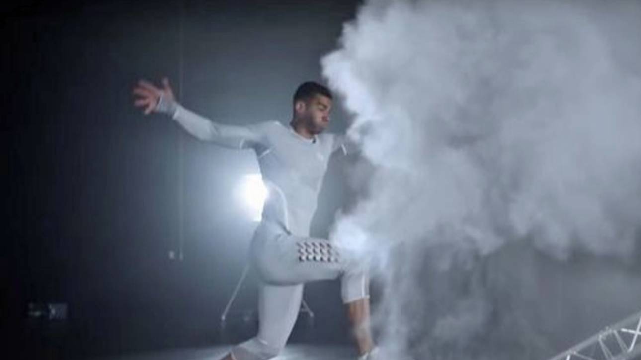 Weitsprung: Anzug aus Latex