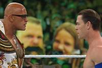 Im WrestleMania-Hauptkampf zwischen Roman Reigns und Cody Rhodes gibt es einen Überraschungsauftritt von Superstar John Cena - der seine legendäre Rivalität mit The Rock neu aufleben lässt.