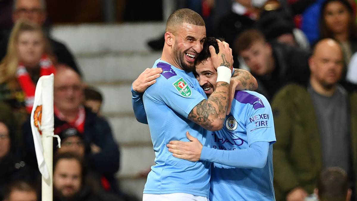 2017/18 gab ManCity 317,50 (!) Millionen Euro aus, unter anderem für Danilo (30 Mio.), Ederson (40 Mio.), Bernardo SIlva (50 Mio.), Kyle Walker (52,7 Mio.), Benjamin Mendy (57,5 Mio.) und Aymeric Laporte (65 Mio.)