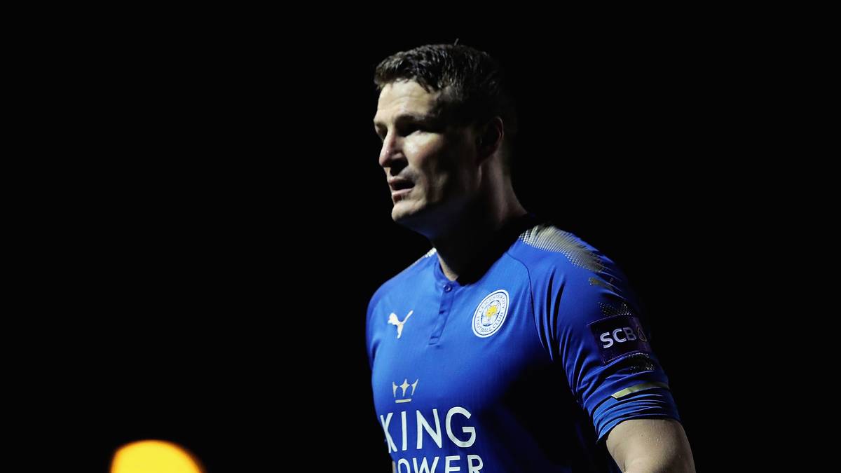 Seit Juli steht Huth nicht mehr bei den Foxes unter Vertrag. Zuletzt trainierte er bei seinem alten Klub Stoke City mit. Gerüchte über eine Anstellung dort sowie bei Aston Villa oder Derby County sind noch nicht konkreter geworden