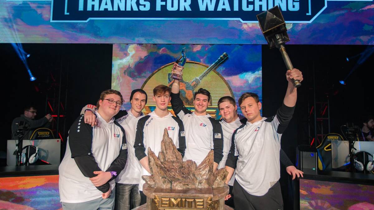 SMITE: WORLD CHAMPIONSHIP 2018 (785.000 USD): Das unscheinbare MOBA der etwas anderen Art trug die Weltmeisterschaft 2018 in Atlanta aus, welche einen Preispool von insgesamt 785.000 US-Dollar hatte. eUnited, der Gewinner des Turnieres erhielt davon 600.000 US-Dollar, während der Zweitplatzierte nur 75.000 US-Dollar bekam