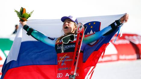 Siegerehrung nach der Superkombination: Tina Maze holt ihre zweite Goldmedaille